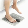 Aparat de masaj electrostimulator pentru talpi si picioare Foosage, InnovaGoods, cu baterii, 31 x 29 cm, gri/negru