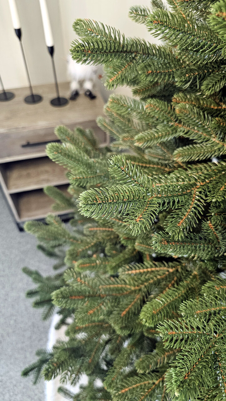 Brad artificial Christmas Deluxe by Sersimo, Viena verde, 3D, 250cm — imaginea 7