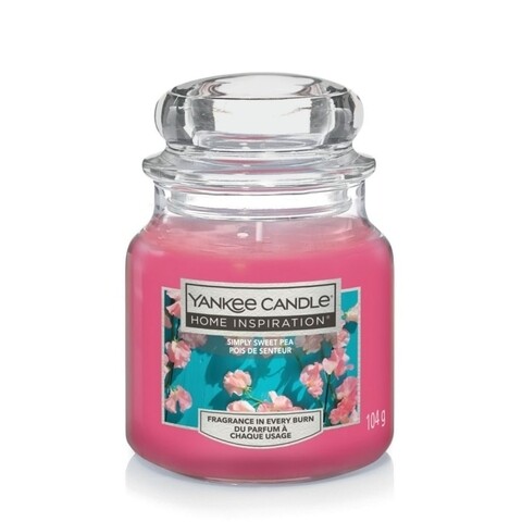 Lumanare parfumata in suport de sticla, Yankee Candle, 30 ore, 104 g, note florale/condimente dulci/mosc