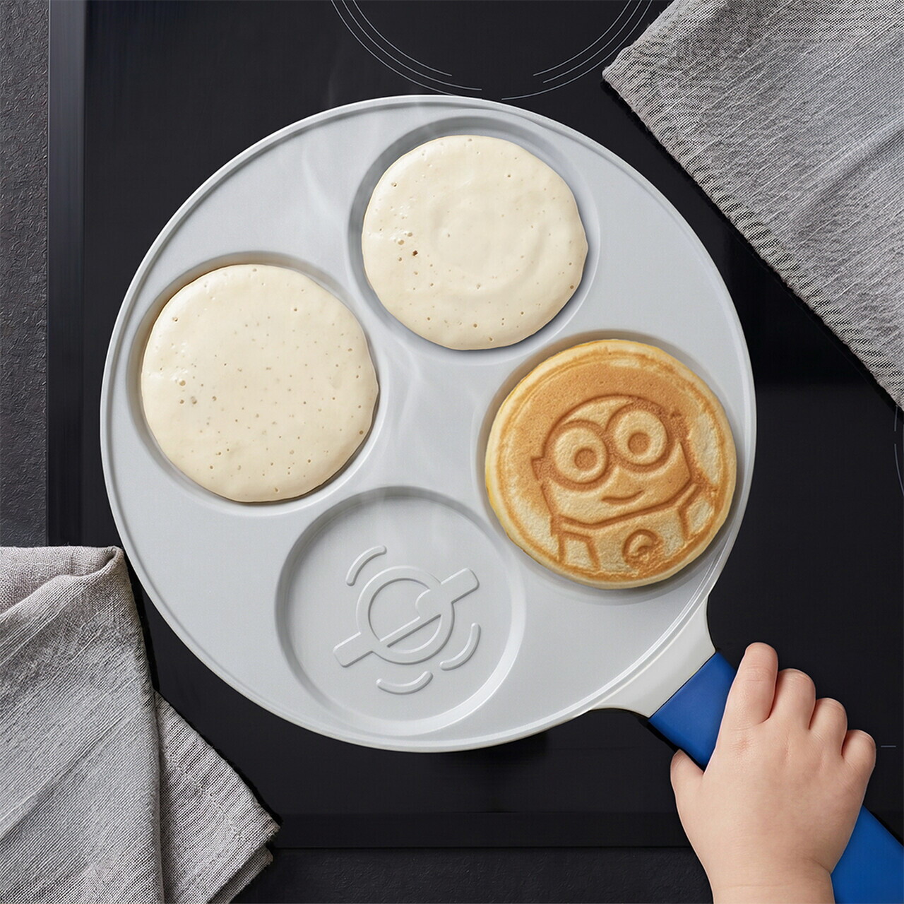 Tigaie pentru clatite, 4 forme Berlinger, Minions Collection, 26 cm, aluminiu turnat, galben/albastru - view 2
