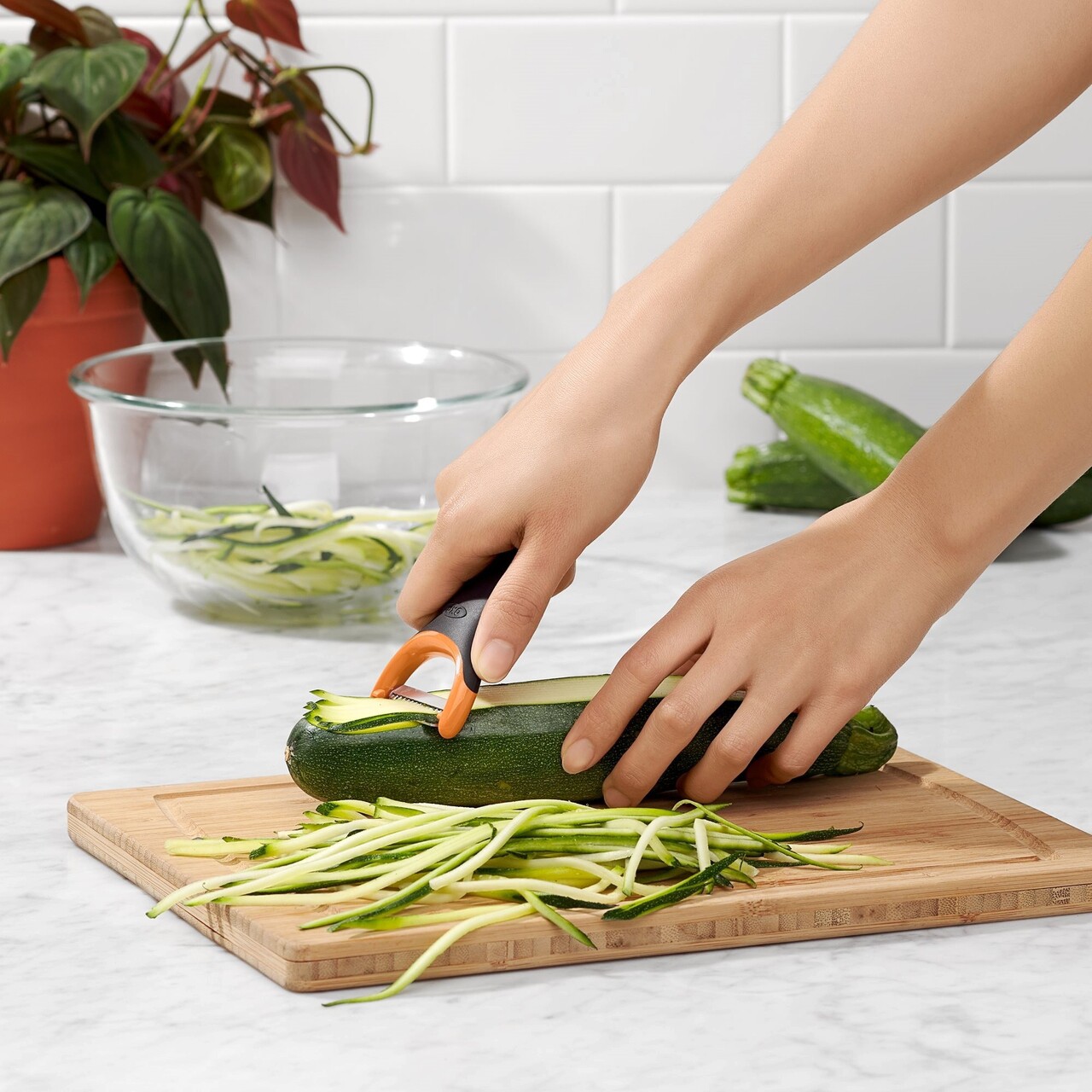 Decojitor Julienne, inox, Portocaliu, "Good Grips" - OXO - imagine 2