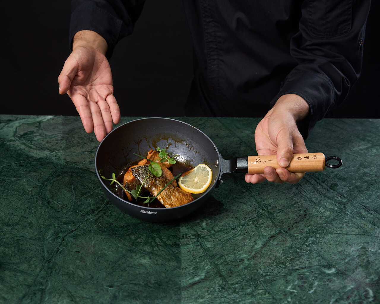 Tigaie Wok cu capac, Samurai Gourmet by Rikito Watanabe si Cooking by Heinner, 20x7 cm, aluminiu, negru/natur - imagine 11