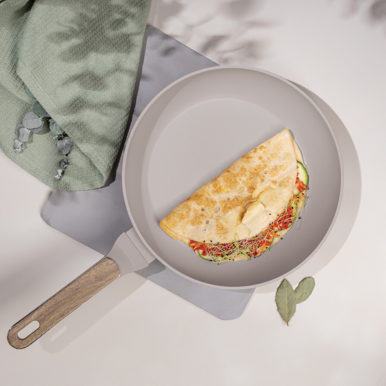 Tigaie Berlinger Haus, Taupe Nordic, 28 cm, 2.4 L, aluminiu forjat, taupe mat/natur - imagine 4