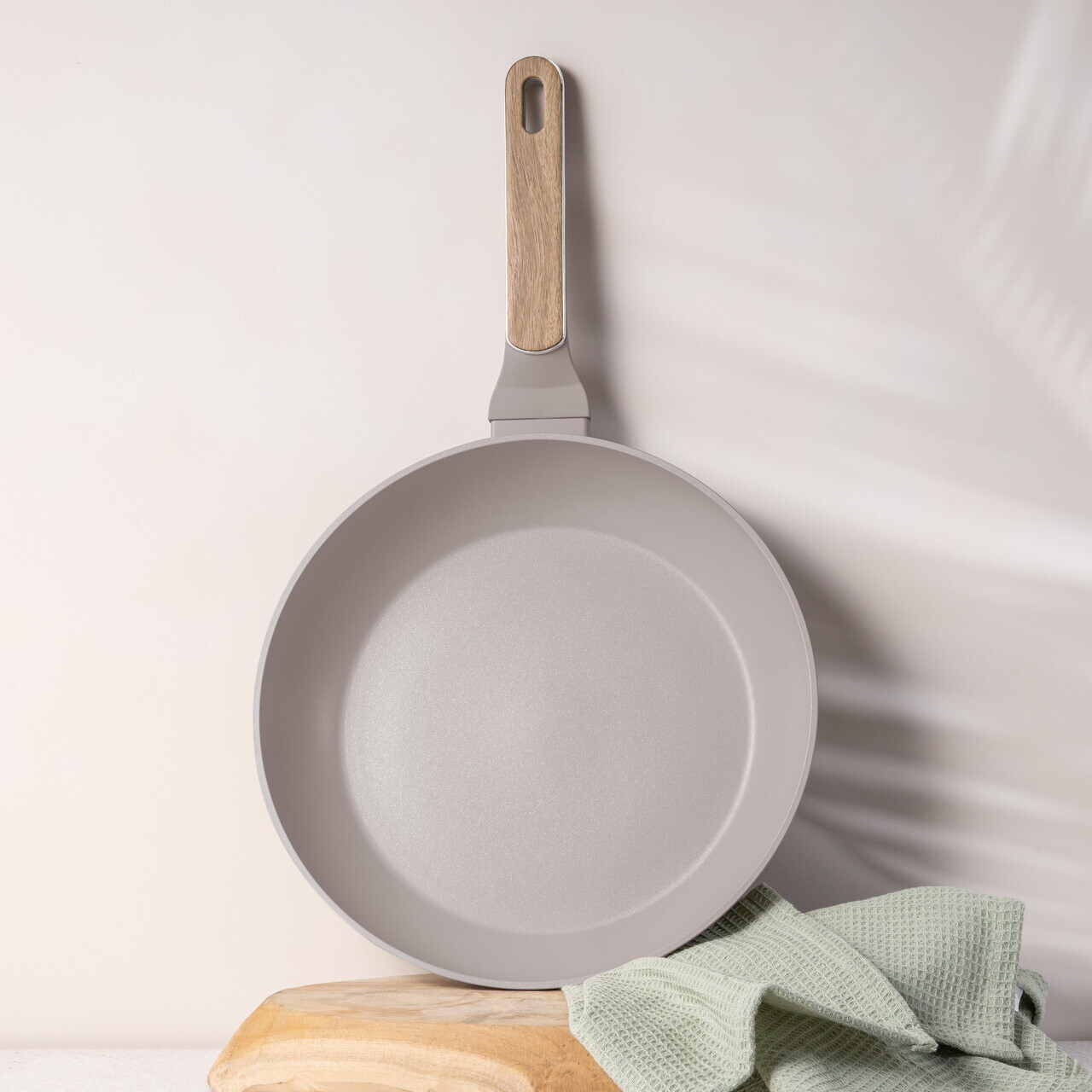 Tigaie Berlinger Haus, Taupe Nordic, 28 cm, 2.4 L, aluminiu forjat, taupe mat/natur - imagine 8