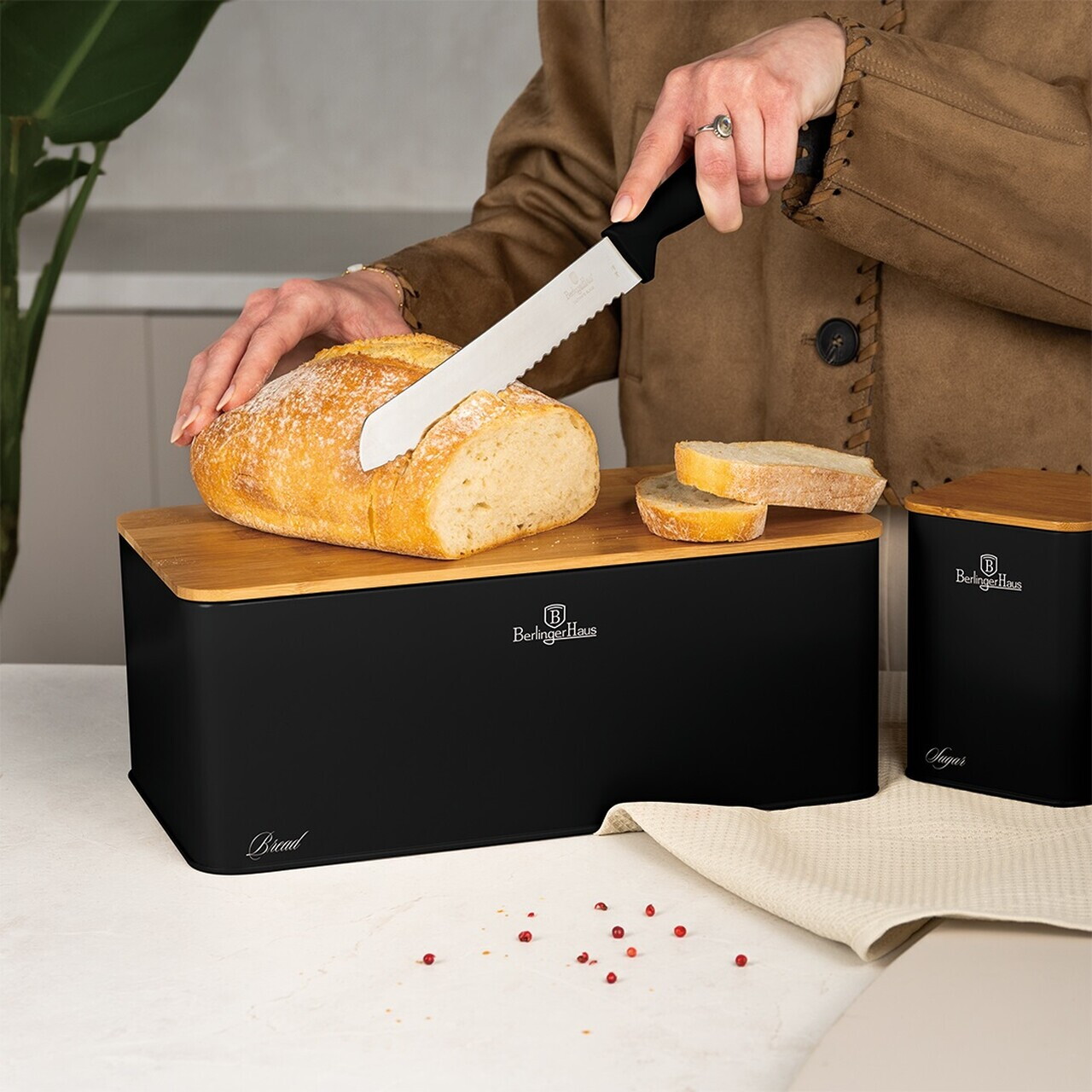Set cutie pentru paine si 3 recipiente Berlinger Haus, Matte Black, 33x18x12 cm, otel carbon, negru mat/natur