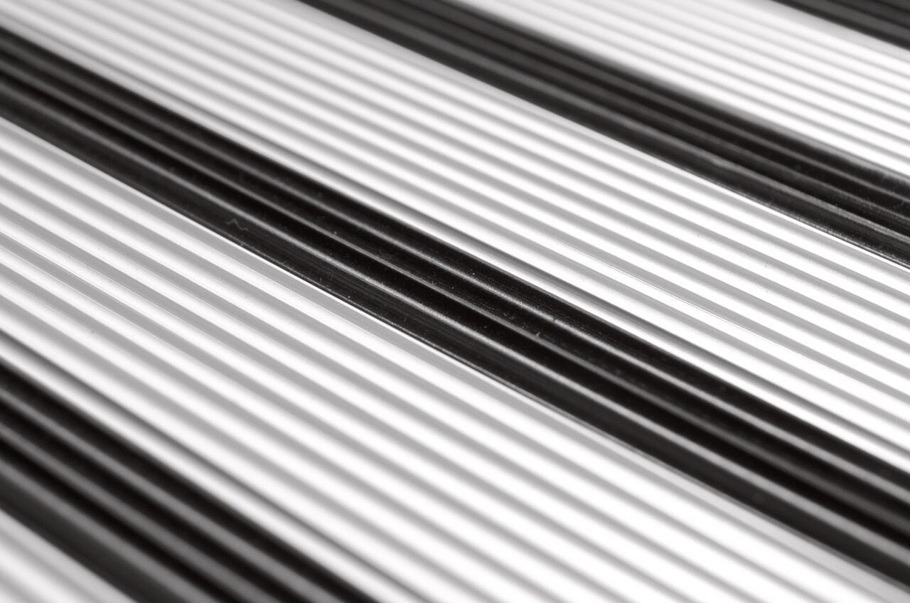 Scara pliabila, Wenko, 4-step, 44 x 153 x 5.5 cm, aluminiu/plastic, gri - 2 | YEO
