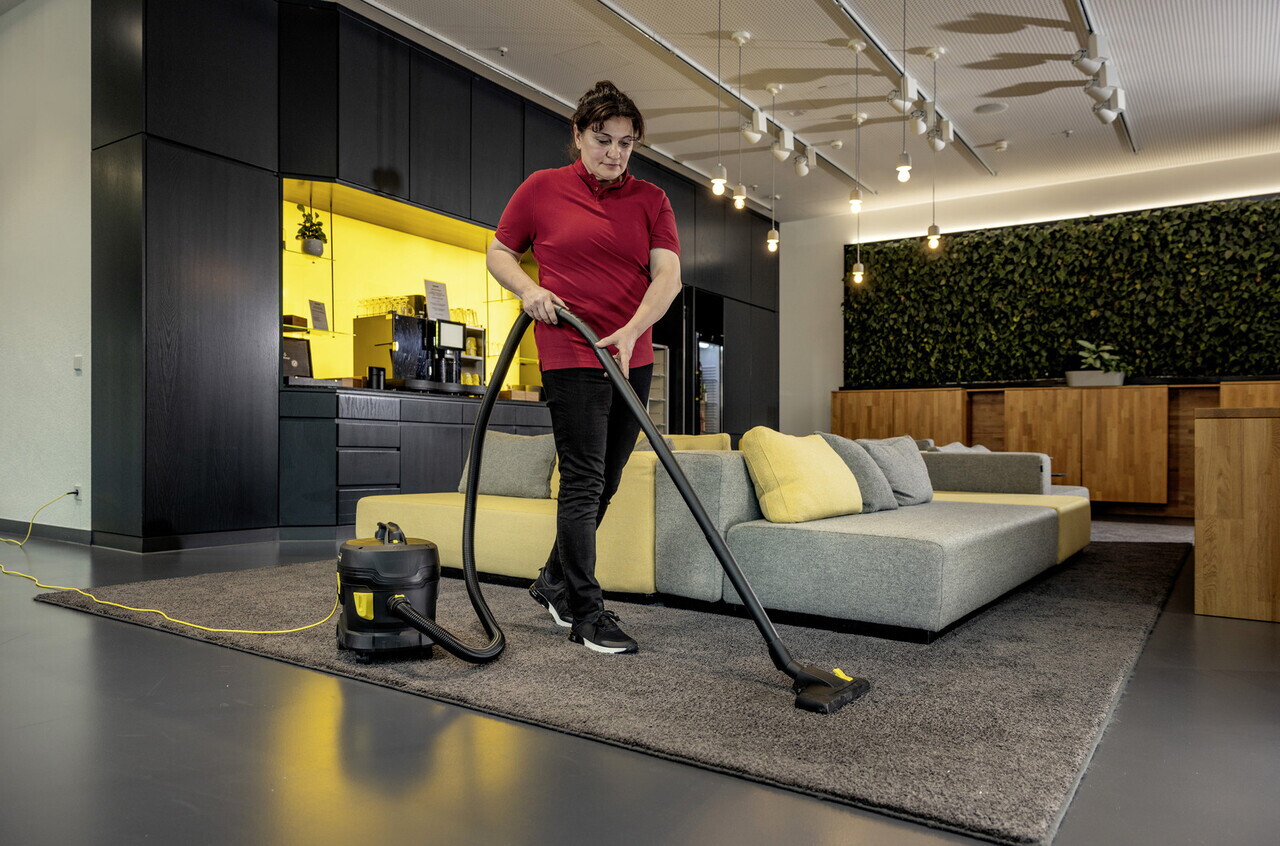 Aspirator profesional uscat T 11/1 Classic Re!Plast, Karcher, negru — imaginea 2