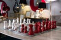 Joc de sah Red/White Chess, Mauro Ferretti, 61x61x14 cm, polirasina/sticla, multicolor