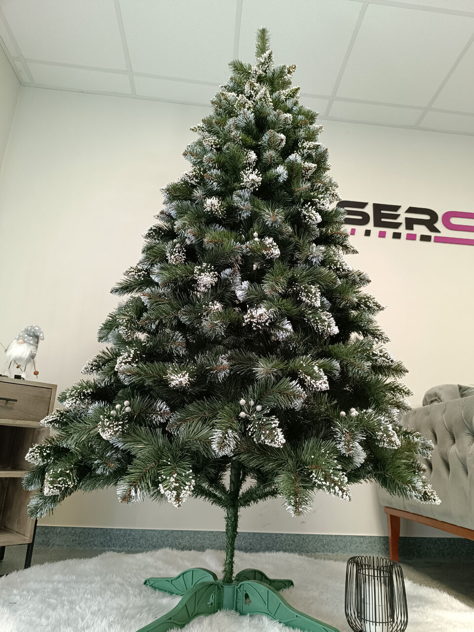 Brad artificial Christmas Deluxe by Sersimo, Crystal nins cu merisoare, 2D, 220cm — imaginea 15