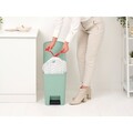 Cos de gunoi cu pedala, Brabantia, StepUp, 25 L, 35.2x28x40.9 cm, polipropilena, verde jad