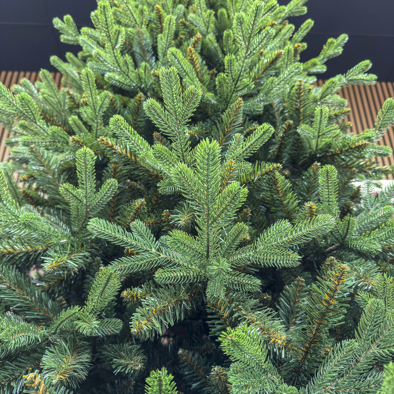 Brad artificial Christmas Deluxe by Sersimo, Alaska, verde, Mix 2D+3D, 210 cm