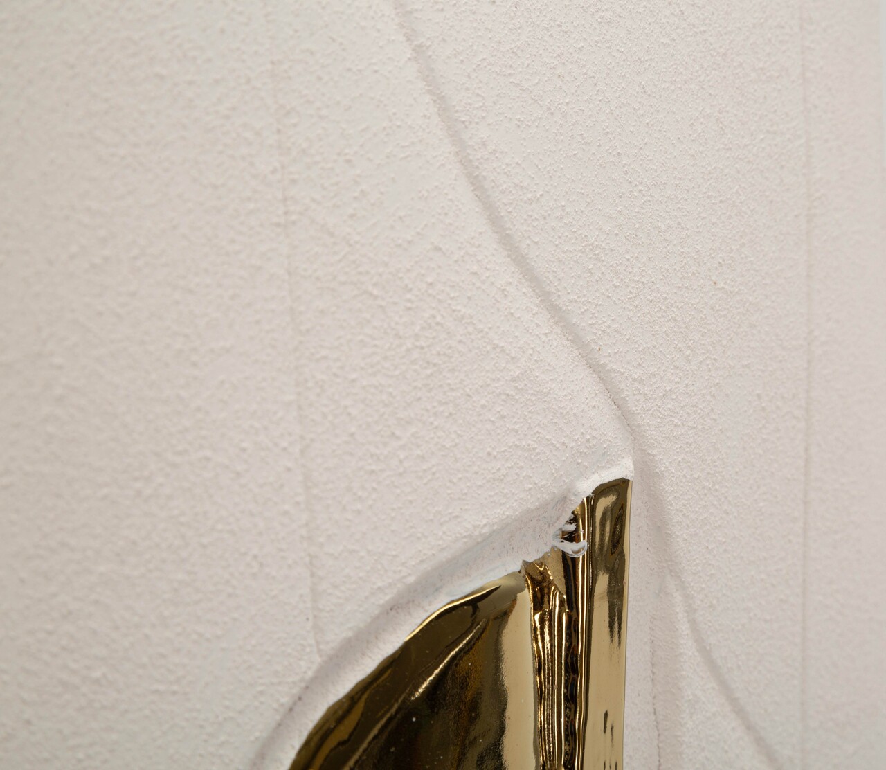 Decoratiune de perete, Mauro Ferretti, Nairobi, 23.5x6.5x49.5 cm, ceramica, alb/auriu - imagine 4