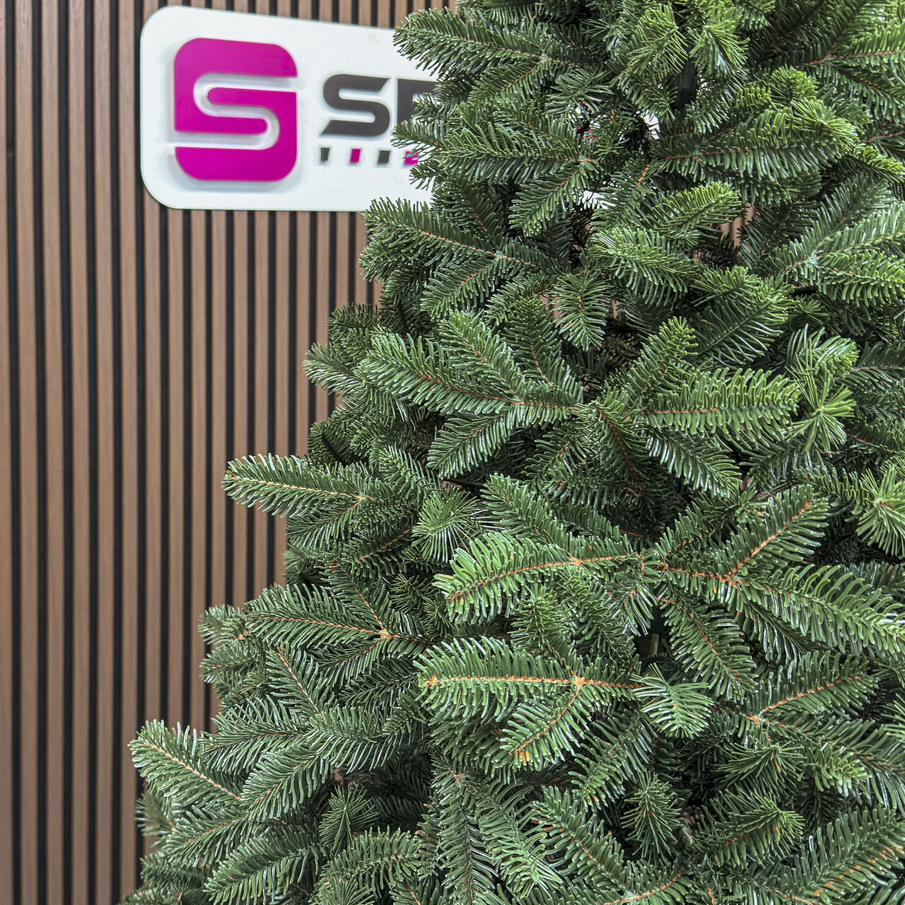 Brad artificial Christmas Deluxe by Sersimo, Canada verde, 3D, 210cm — imaginea 24