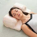 Perna cervicala anti-rid cu husa din satin Youthlow InnovaGoods, 50 x 14 x 30 cm, ergonomica, bej