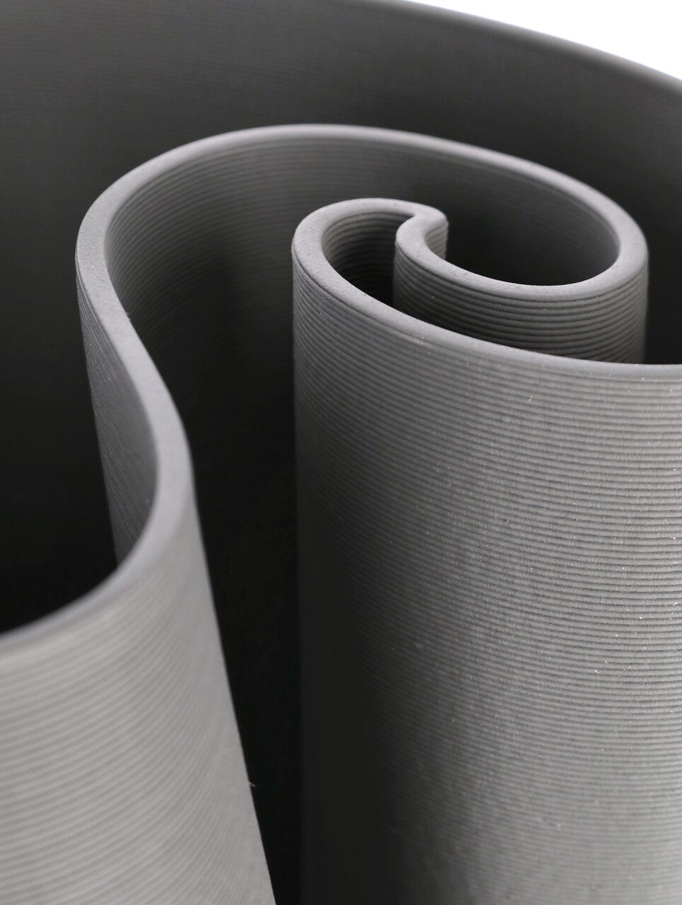 Vaza Maeli, Bizzotto, 20 x 23 x 33.5 cm, ceramica imprimata 3D, interior rezistent la apa, gri