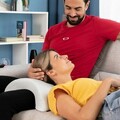 Perna cervicala vascoelastica pentru cupluri Cozzy, InnovaGoods, 36 x 12.5 x 30.5 cm, ergonomica, alb/gri