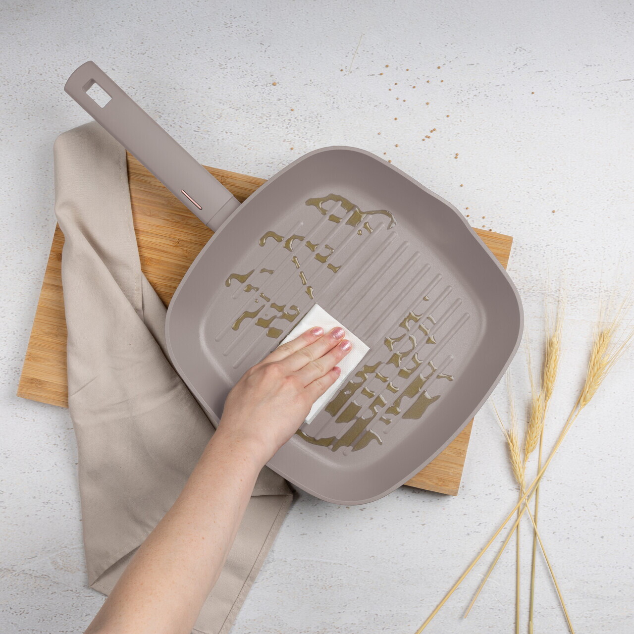 Tigaie grill Berlinger Haus, Taupe, 28 cm, 2.1 L, aluminiu forjat, taupe mat - imagine 4