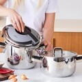 Set 2 oale cu capac Orbit, Karaca, 4 l/6 l, otel