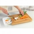 Tocator cu tava integrata Bruno, Wenko, 25 x 35 x 4 cm, bambus/polipropilena, natur/alb