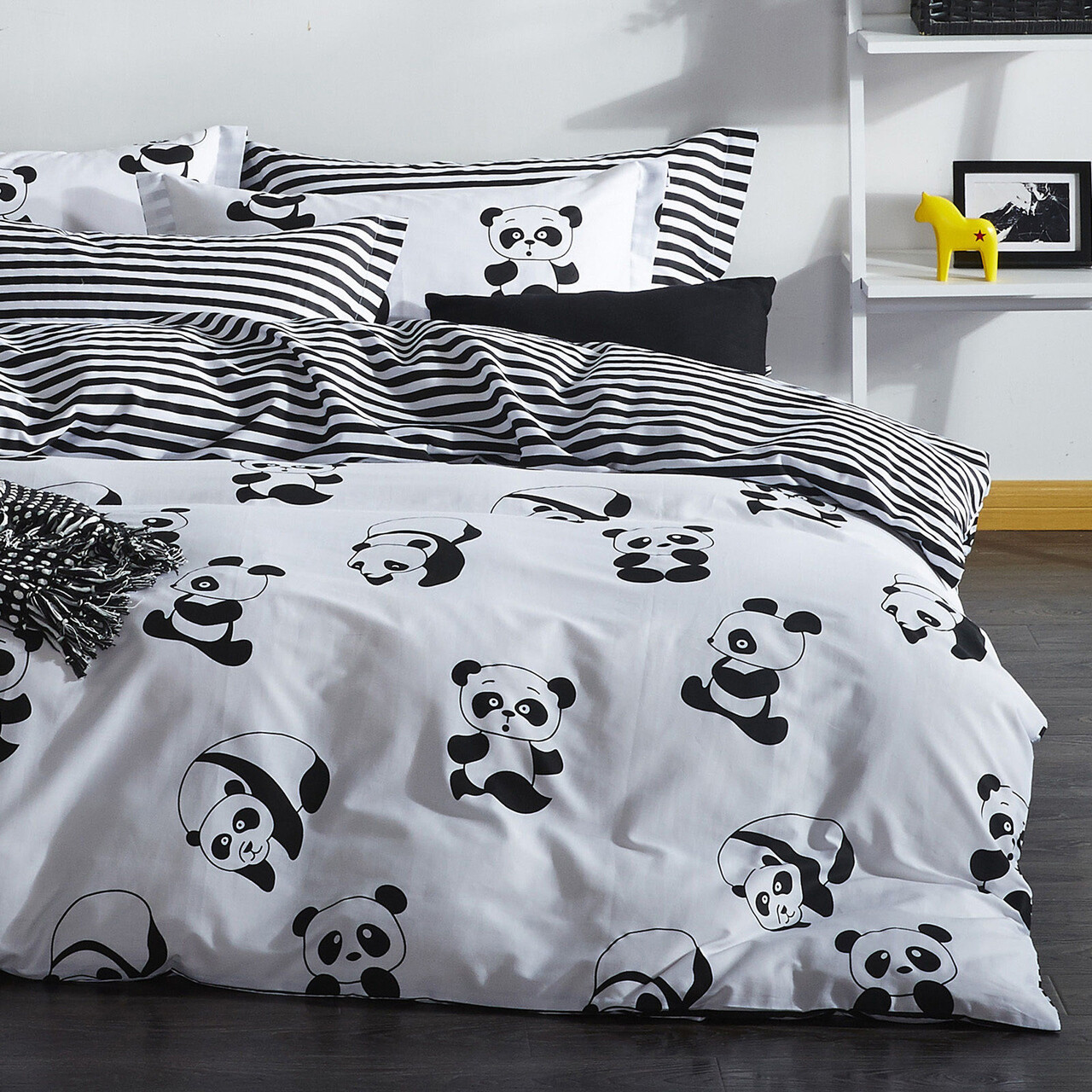 Lenjerie de pat dubla, Panda, Eponj Home, 65% bumbac/35% poliester