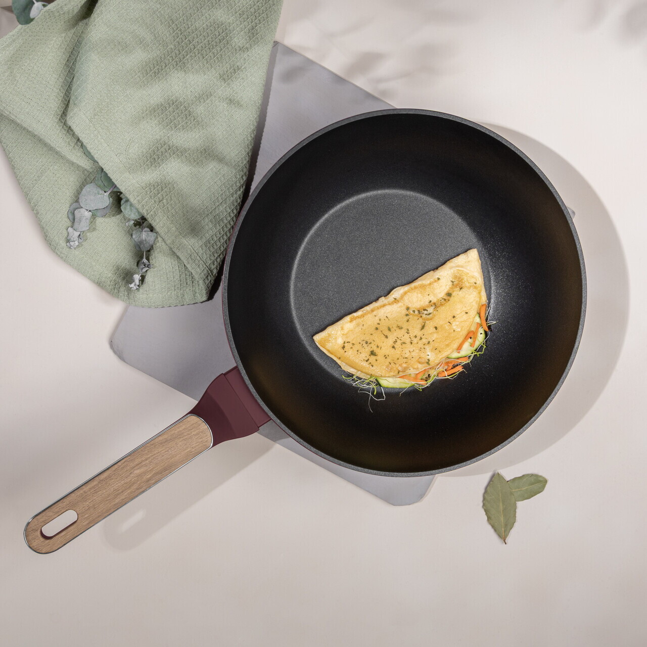 Tigaie Wok Berlinger Haus, Leonardo Nordic, 28 cm, 3.5 L, aluminiu forjat, visiniu mat - imagine 2