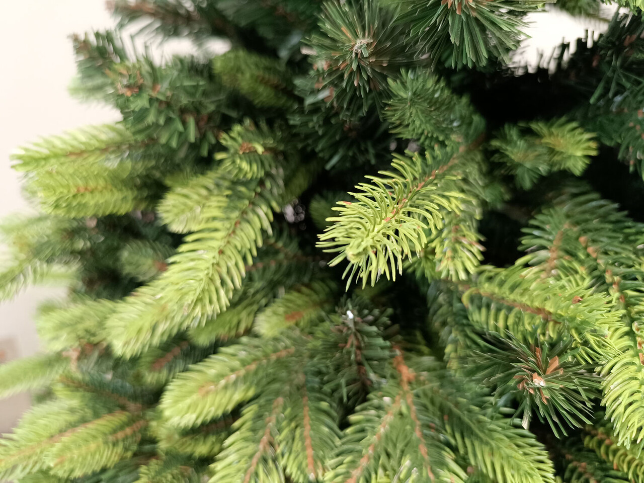Brad artificial Christmas Deluxe by Sersimo, Carpati cu varfuri verzi, 2D+3D, 210cm — imaginea 8