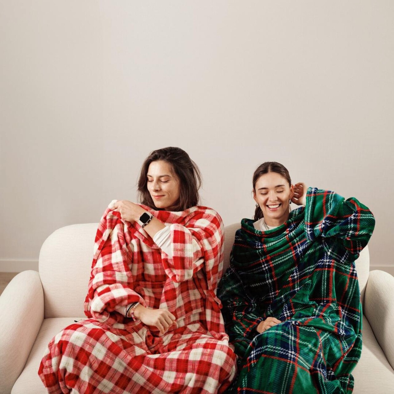 Patura cu maneci Arno, Homla, 130x170 cm, poliester, multicolor