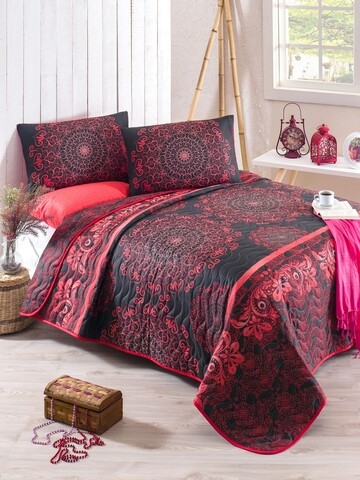 Set cuvertura de pat dubla matlasata, Eponj Home, Sehri Ala Red, 3 piese, 65% bumbac, 35% poliester, negru/rosu Eponj Home