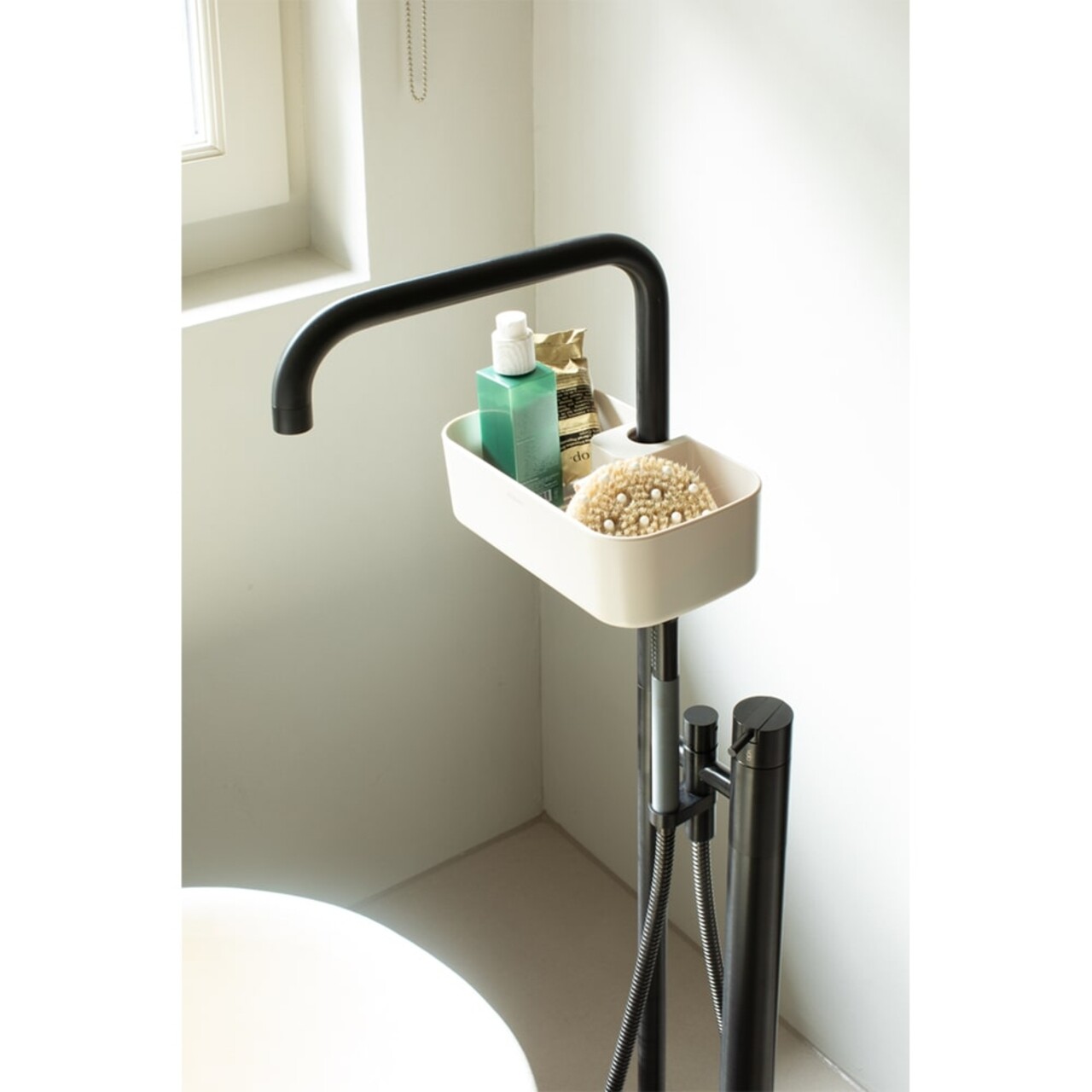 Suport baie cu montaj pe bara de dus, Brabantia, Caddy Soft Beige, 24.4x13.3x7.5 cm, polipropilena, bej