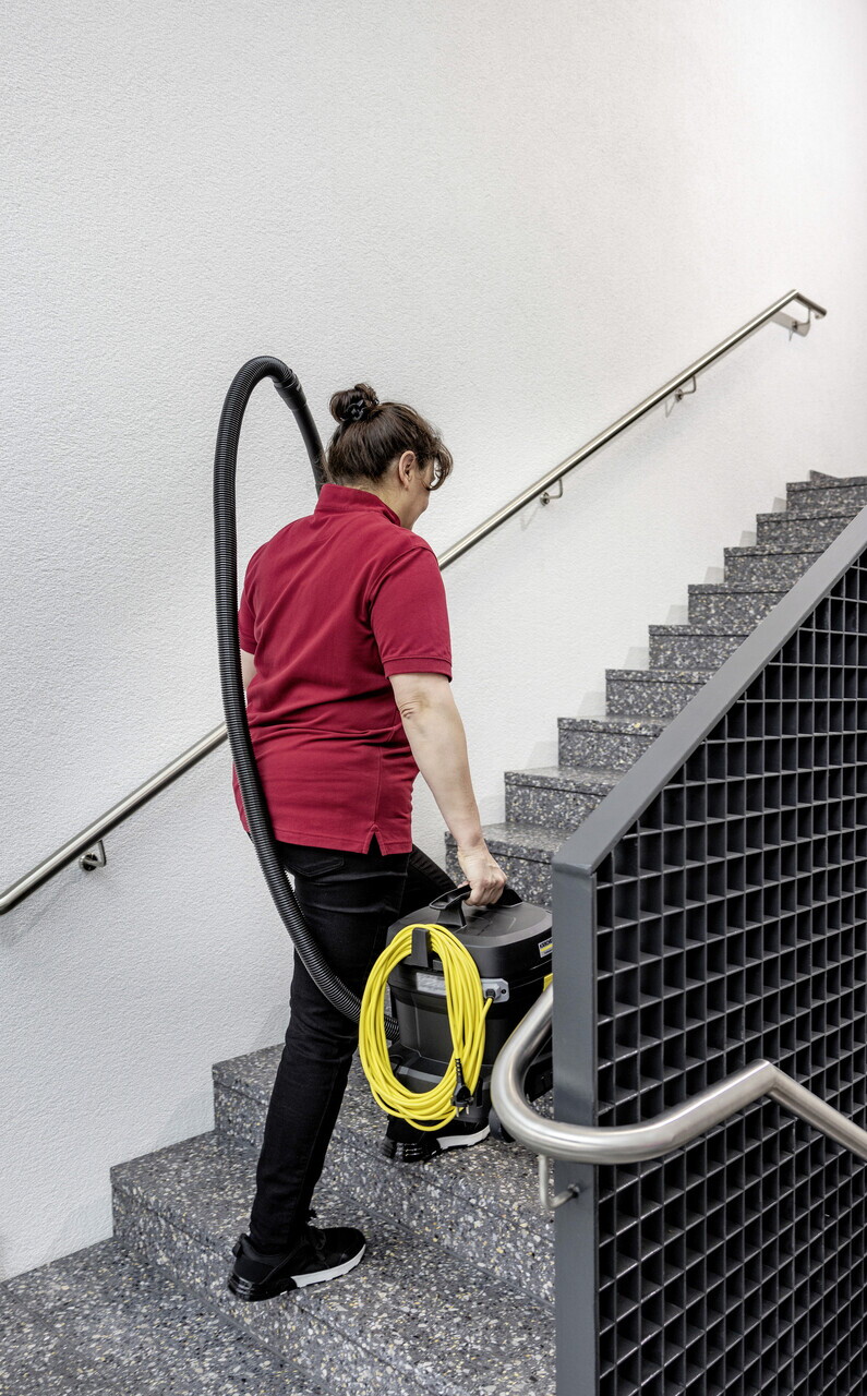 Aspirator profesional uscat T 11/1 Classic Adv Re!Plast Go!Further, Karcher, negru — imaginea 2