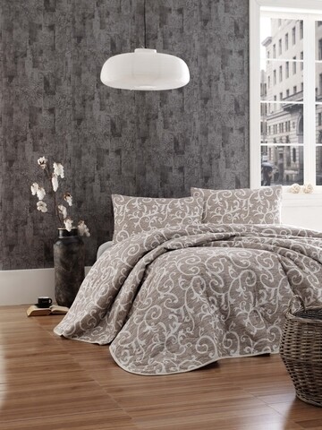 Set cuvertura de pat dubla matlasata, Eponj Home, Merle Beige, 3 piese, 65% bumbac, 35% poliester, bej/alb 35% imagine 2022