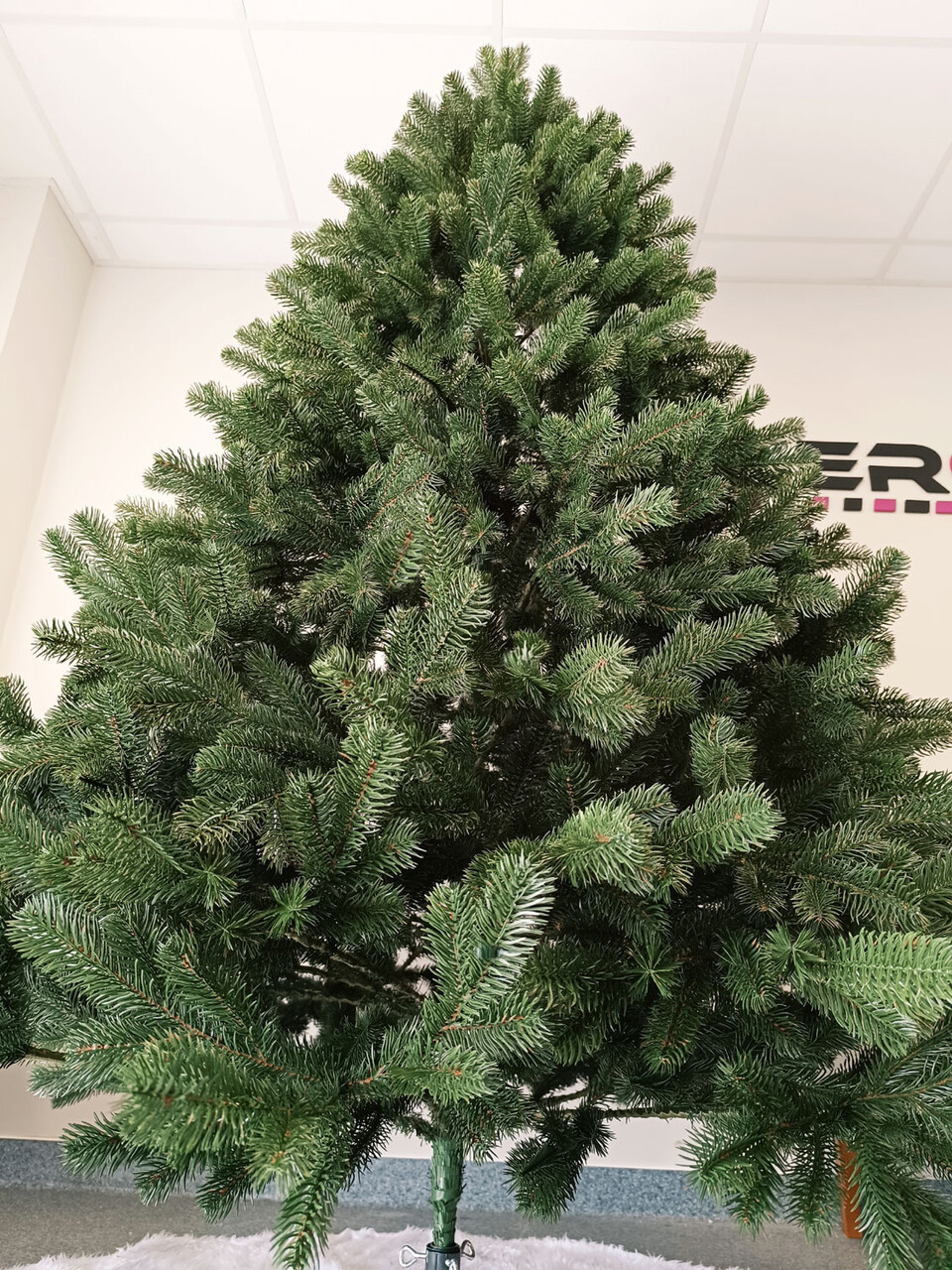 Brad artificial Christmas Deluxe by Sersimo, Kovalivska verde, 3D, 230cm — imaginea 5
