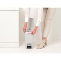 Cos de gunoi cu pedala, Brabantia, StepUp, 10 L, 26.5x20.3x38.1 cm, polipropilena, gri deschis