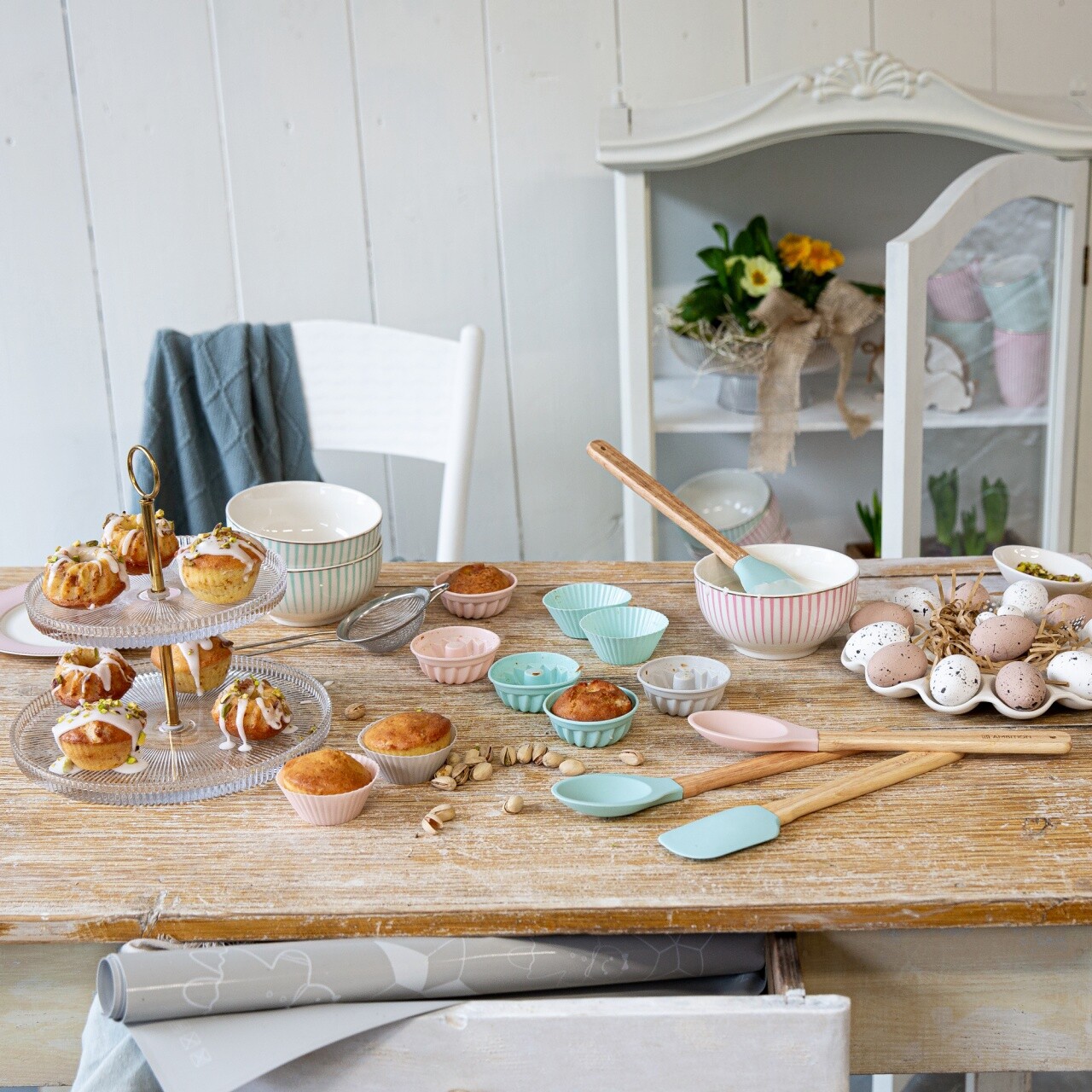 Suport prajituri cu 2 nivele Curly, Ambition, 19 cm/24 cm, otel/sticla, argintiu/transparent