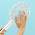Paleta electrica anti-insecte reincarcabila 2 in 1 cu lumina UV, KL Rak, InnovaGoods, 44.5 x 18 cm, alb/gri