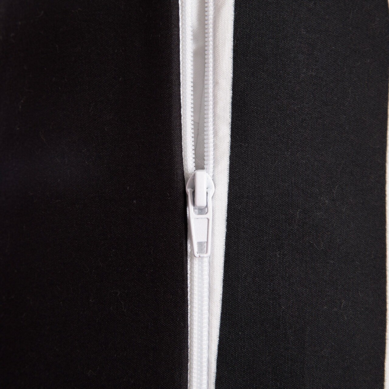 Lenjerie de pat pentru o persoana Rayas, Homla, 2 piese, 140x200 cm, microfibra din poliester, alb/negru