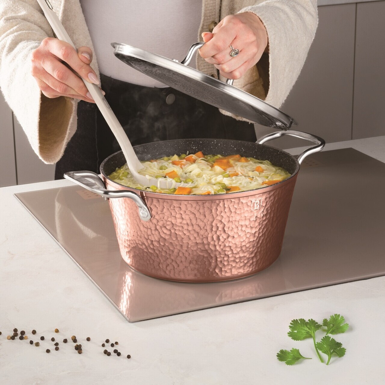 Oala cu capac Berlinger Haus, Hammered Copper, 24 cm, 4.1 L, aluminiu forjat, cupru