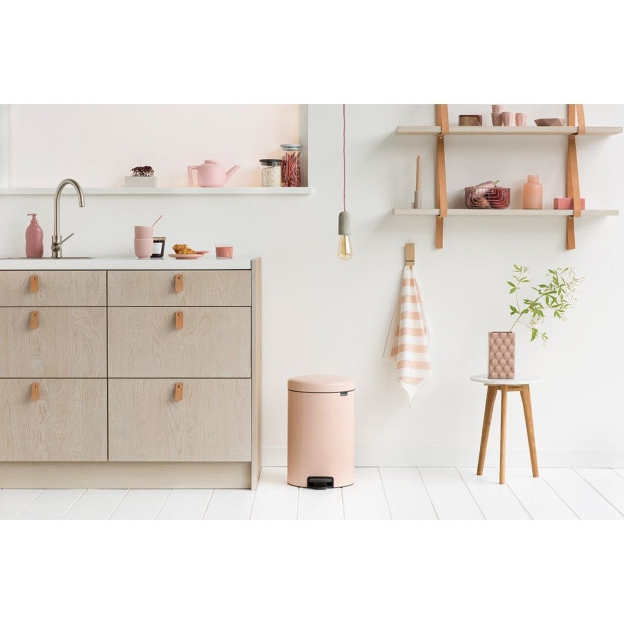 Cos De Gunoi Cu Pedala, Brabantia, Icon Clay Pink, 20 L, Inox, Roz