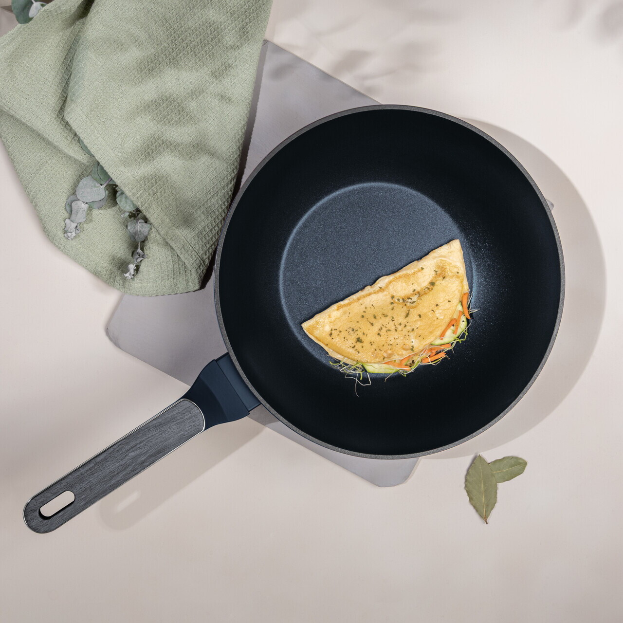 Tigaie Wok Berlinger Haus, Deep Sea, 28 cm, 3.5 L, aluminiu forjat, albastru mat/gri - imagine 4