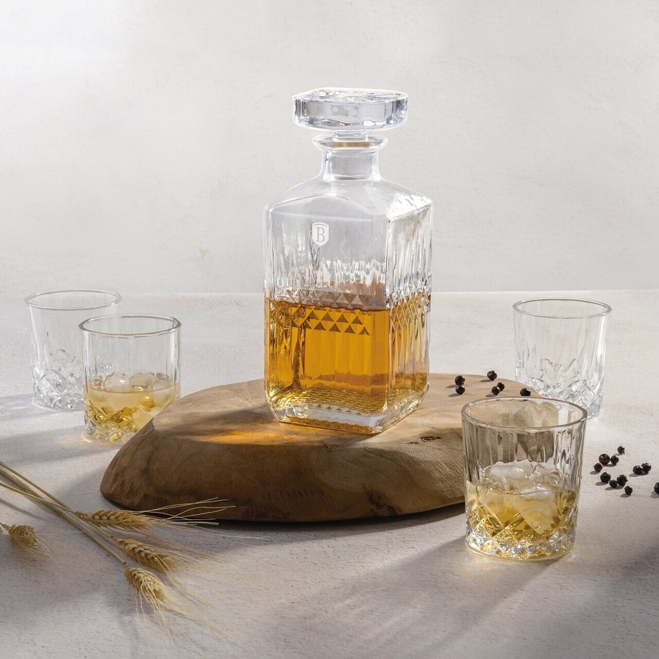 Set 4 pahare si sticla pentru whisky Berlinger Haus, Whisky, 750ml / 220 ml, sticla, transparent - imagine 3