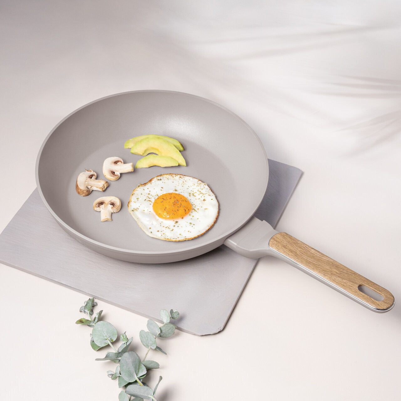 Tigaie Berlinger Haus, Taupe Nordic, 28 cm, 2.4 L, aluminiu forjat, taupe mat/natur - imagine 7