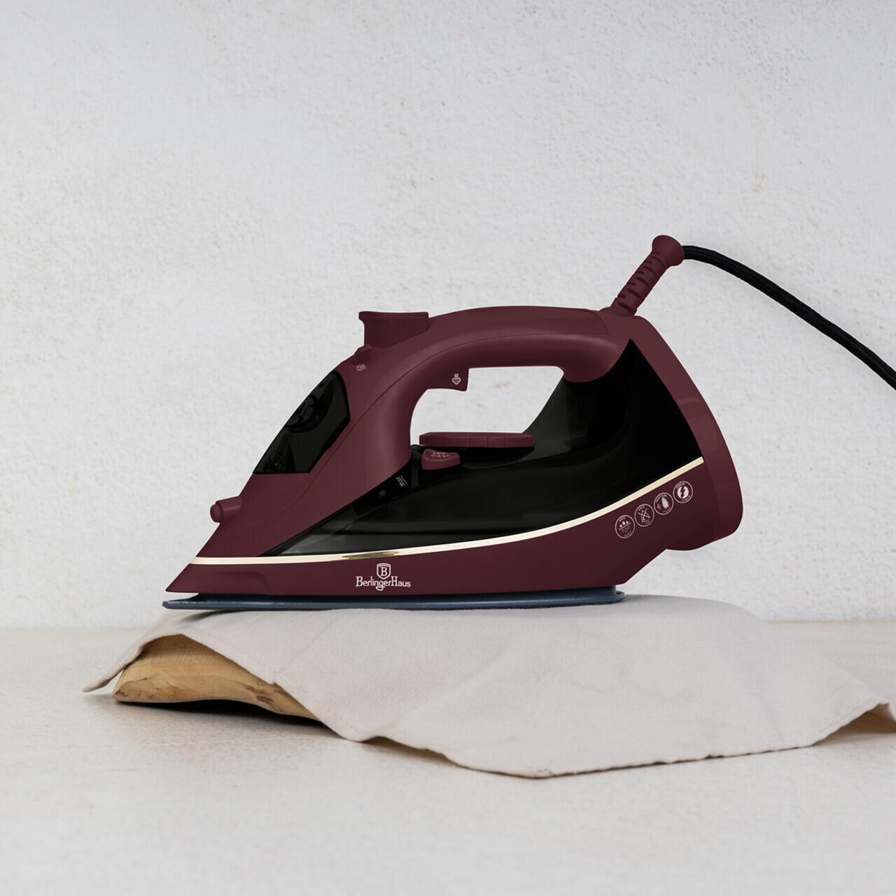 Fier de calcat Berlinger Haus Leonardo 2200W 300 ml visiniu mat