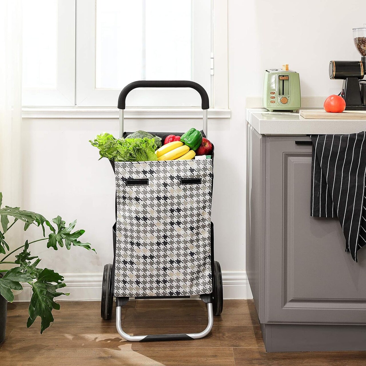 Carucior de cumparaturi 40L Houndstooth Pattern, Songmics, 47x33x97 cm, max 25 kg, tesatura Oxford/aluminiu - 1 | YEO