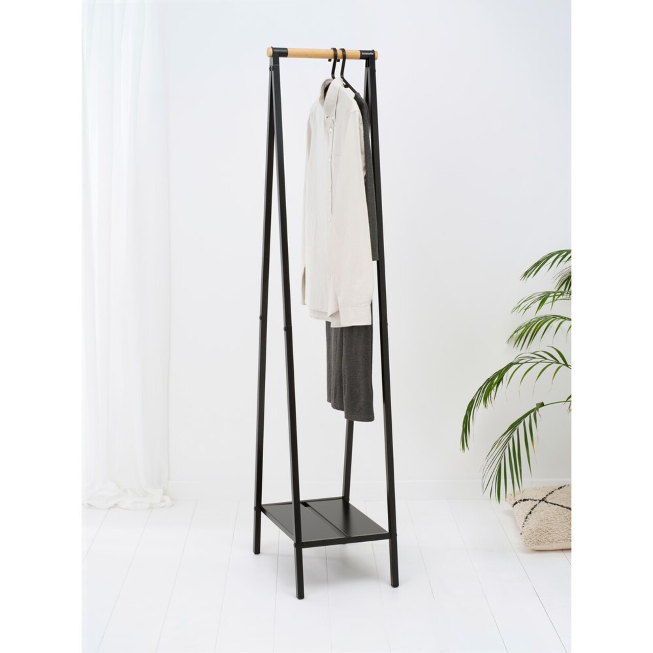Suport pentru haine, Brabantia, Linn, 47.6x34x170 cm, otel, negru