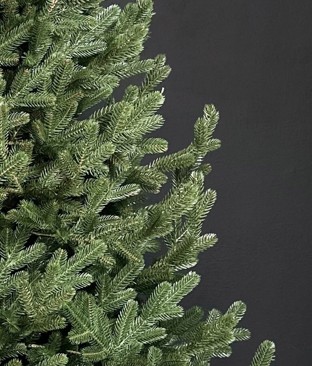 Brad artificial Christmas Deluxe by Sersimo, Viena verde, 3D, 210cm — imaginea 3