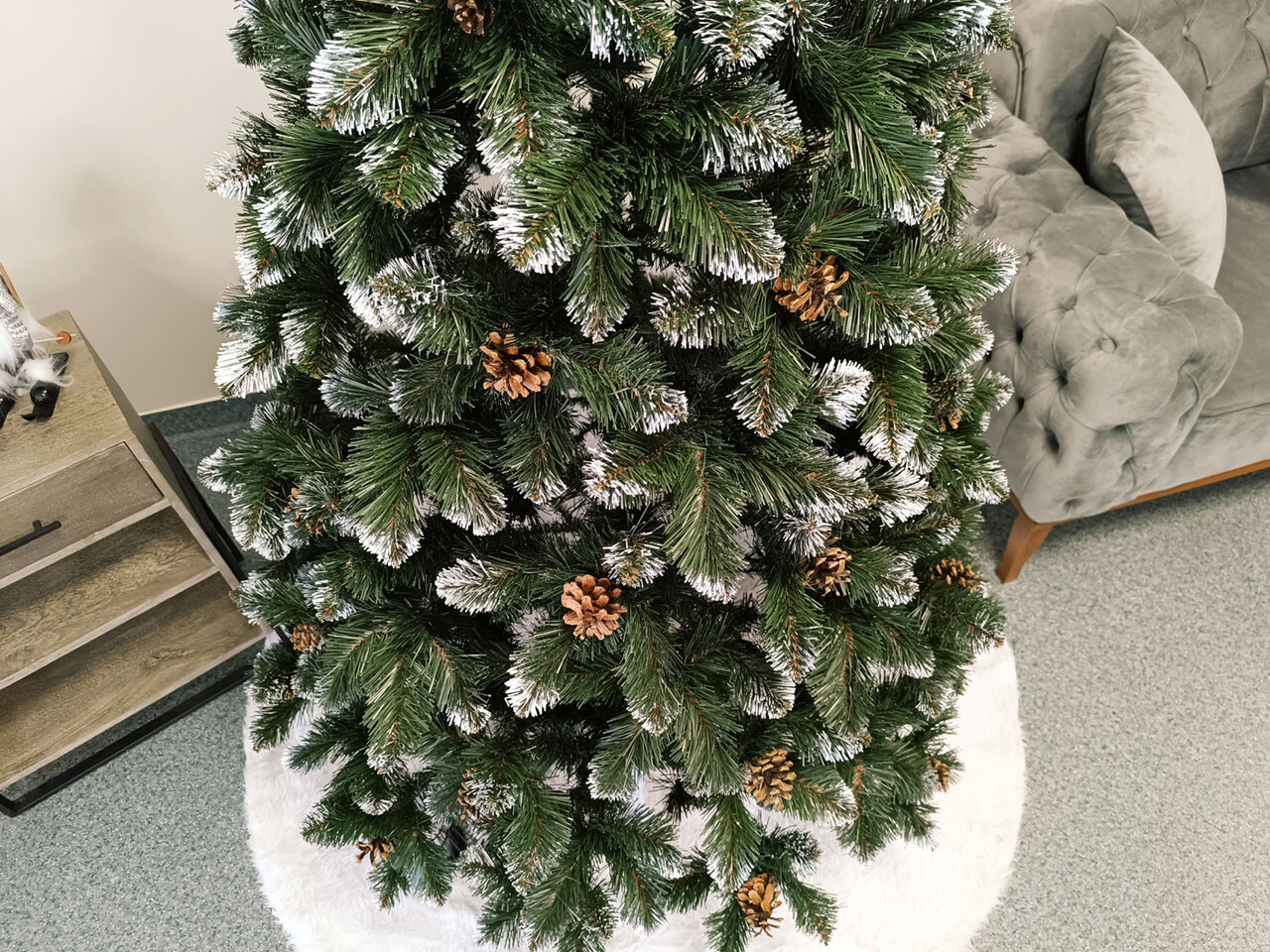 Brad artificial Christmas Deluxe by Sersimo, Lidia Nins cu conuri, 2D, 250cm — imaginea 3