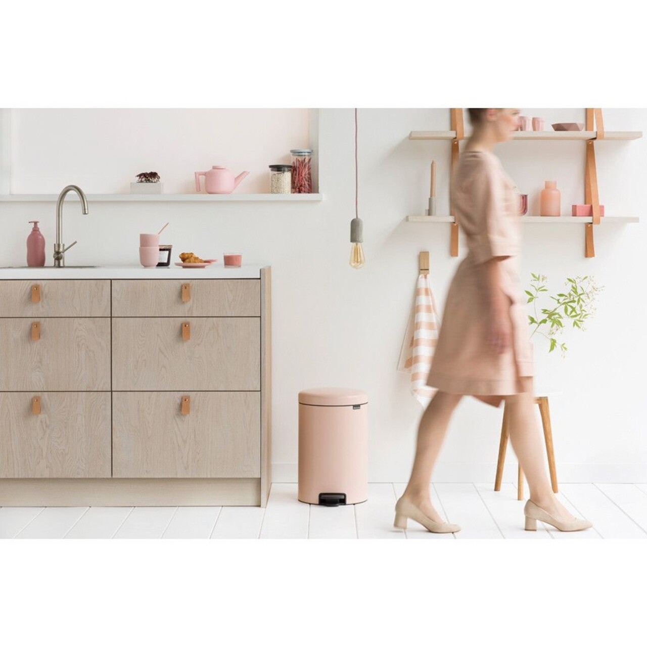 Cos De Gunoi Cu Pedala, Brabantia, Icon Clay Pink, 20 L, Inox, Roz