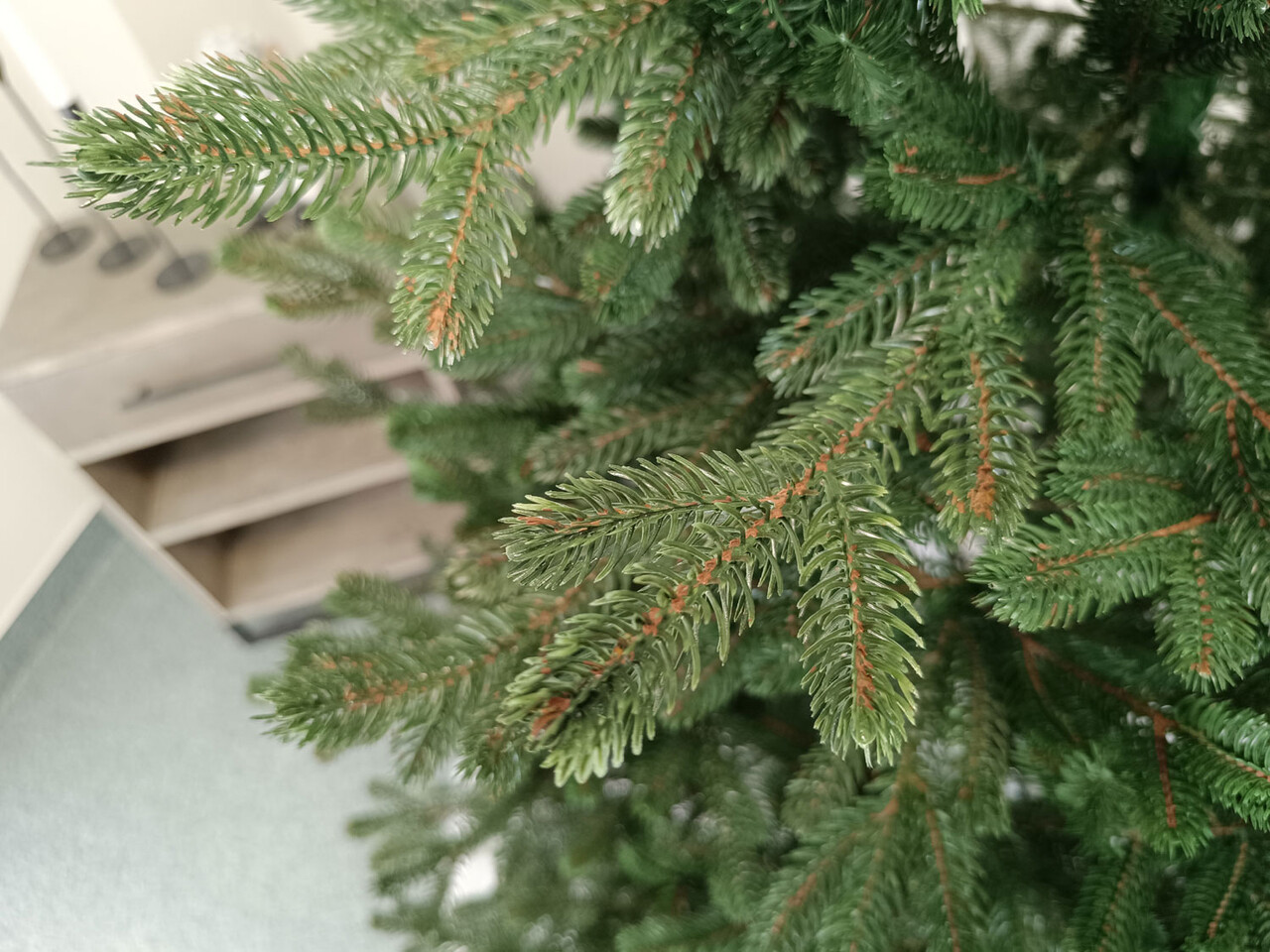 Brad artificial Christmas Deluxe by Sersimo, Viena verde, 3D, 210cm — imaginea 10