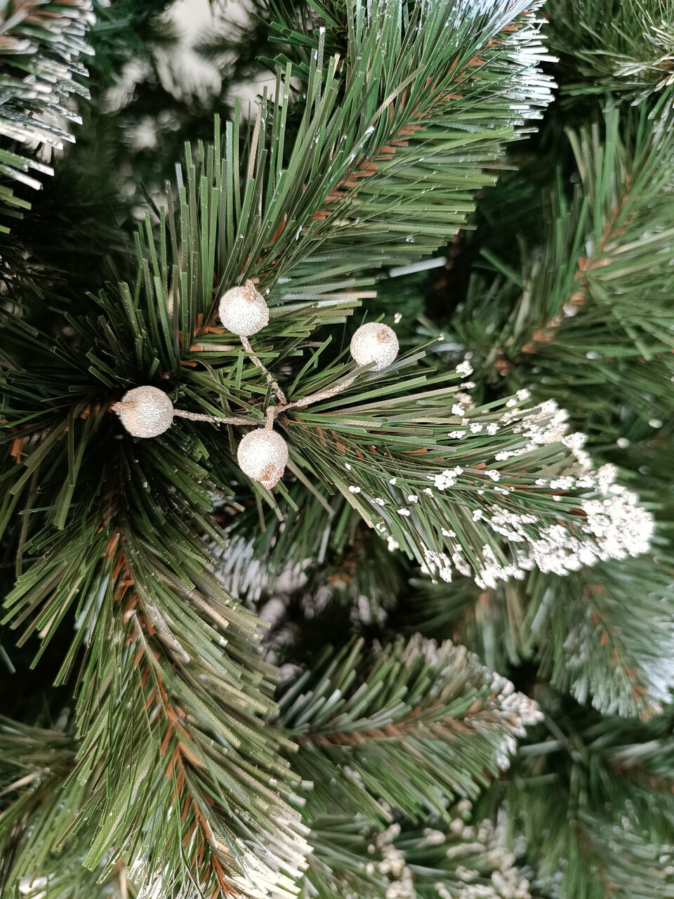 Brad artificial Christmas Deluxe by Sersimo, Crystal nins cu merisoare, 2D, 250cm - imagine 9