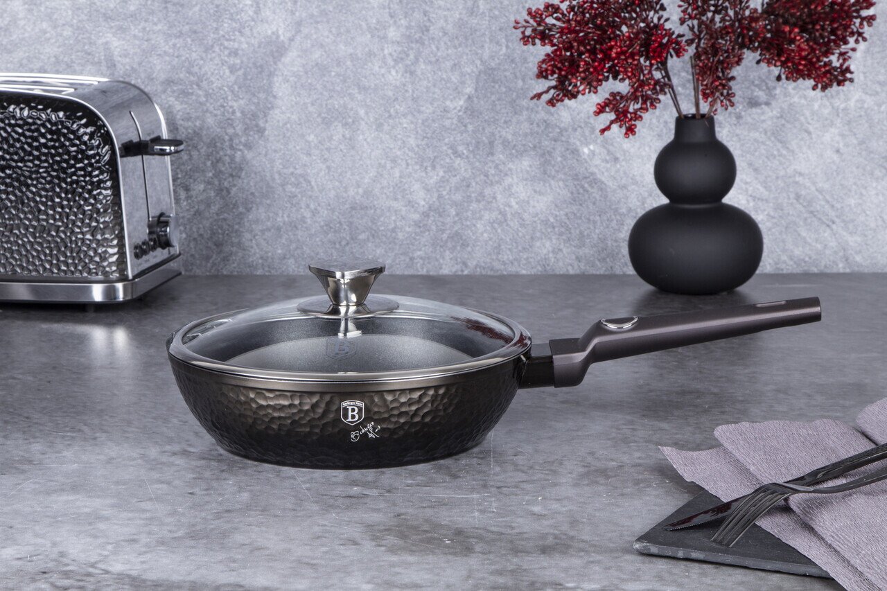 Tigaie adanca cu capac Berlinger Haus, Primal Gloss, 24 cm, 2.3 L, aluminiu forjat, negru